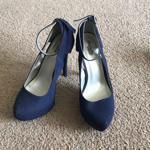Navy pumps